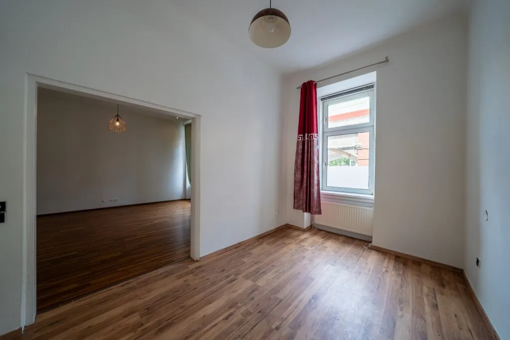 Charmante 3 - Zimmer - Altbauwohnung - Entwicklungspotenzial & freier Mietzins - Ansicht 2