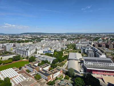 U1 Kagran - Blick über Wien - Loggia - Fitnessraum - Deckenkühlung - Sauna - Pool am Dach – Bild 2