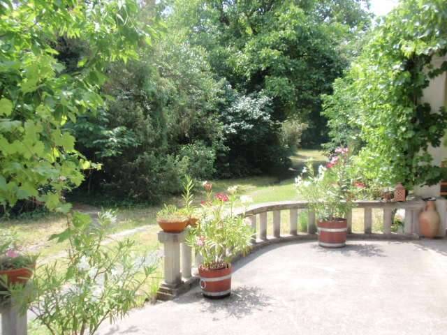 Großer, außergewöhnlicher Landsitz im Art Deco Stil, mit 2 Häusern (1x sanierter Altbau + 1 x Rohbau, zum Fertigstellen) PV-Anl. ca.11.000 kW Ertrag, RiesenNaturGarten, Tierhaltung möglich, ev. f. Wohngemeinschaften, Veterinäre, Vereine, viele KFZ- Plätze, Kleinwarasdorf
