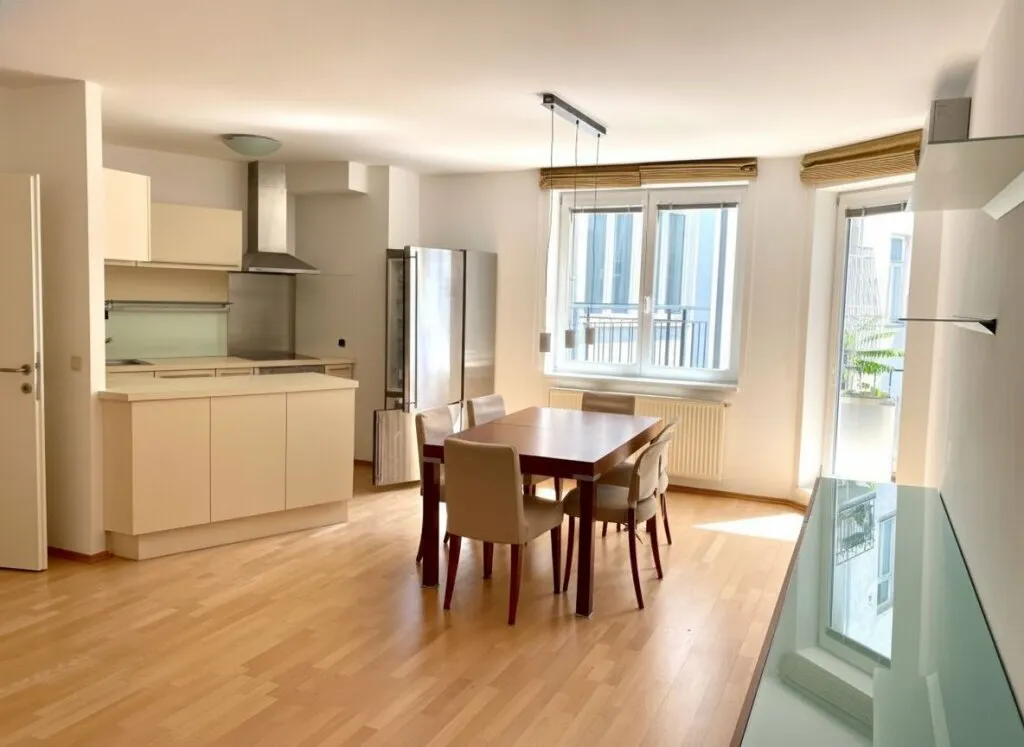 Attraktive, charmante 2 Zimmer Wohnung mit Balkon in bester Lage direkt in der Josefstadt! - Ansicht 2