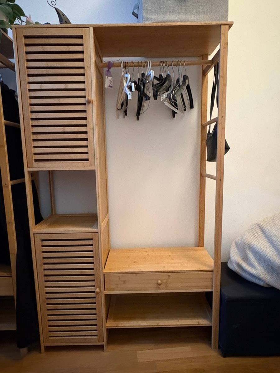 halb offener Kleiderschrank aus Bambus,  130,- (1020 Wien) - willhaben