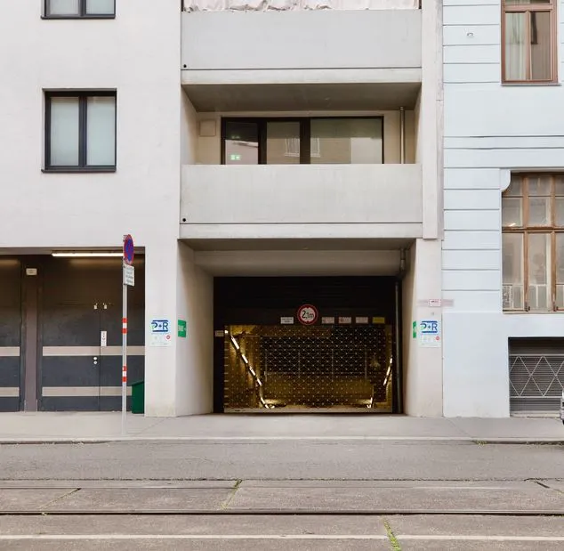 Zentrale Tiefgarage - KFZ Stellplatz mieten - Ansicht 2