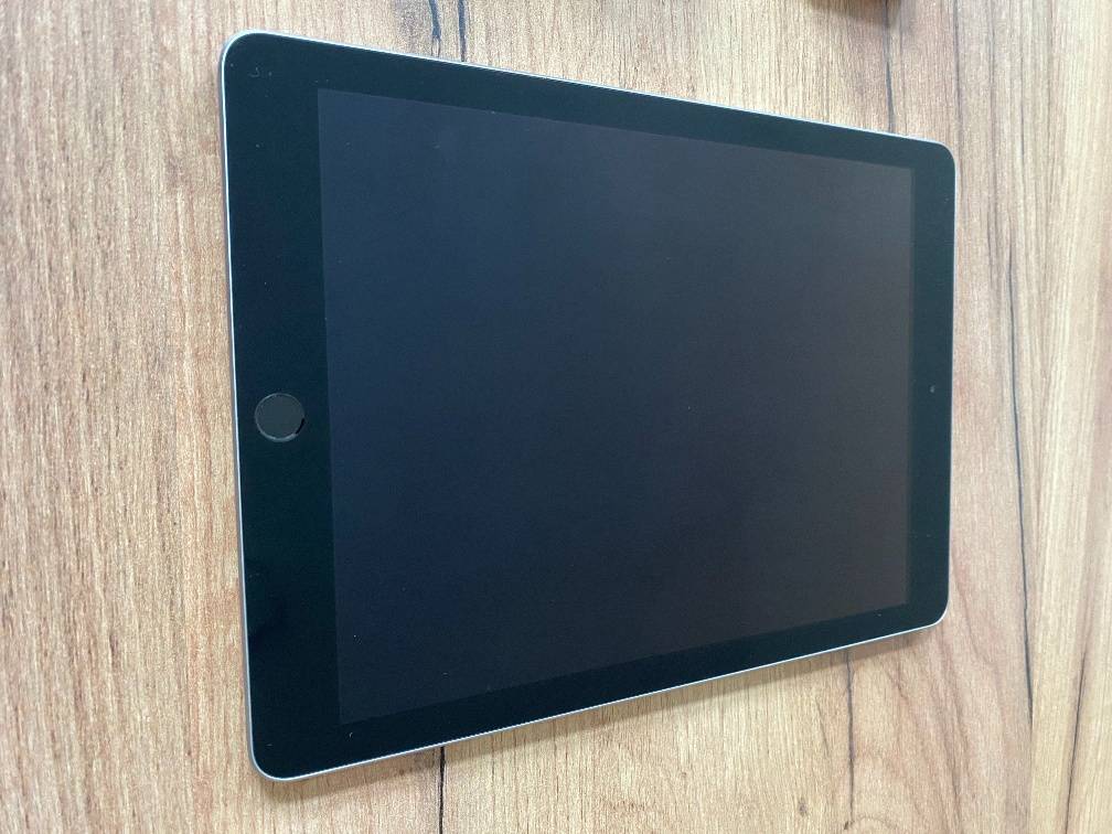 2x Apple iPad im Set (iPad 6 + iPad Air 1) - Ideal für Bastler / Kabelbetrieb