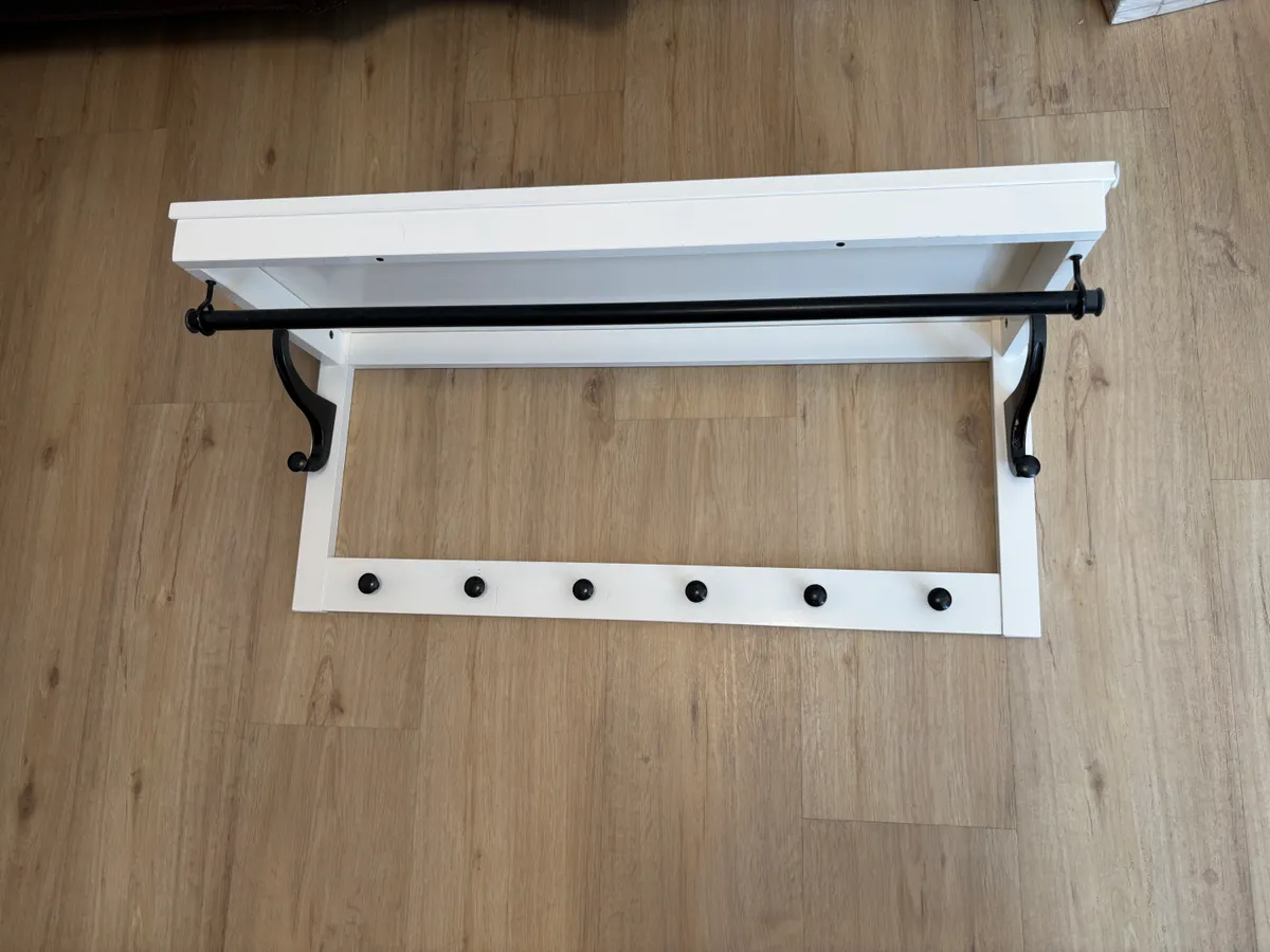 IKEA HEMNES Hutablage / Wandgarderobe, € 30,- (2320 Schwechat)
