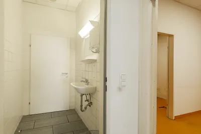 1-Zimmer-Gewerbeimmobilie mieten in Wien – 90,58 m², € 11.093 – Bild 15 von 17