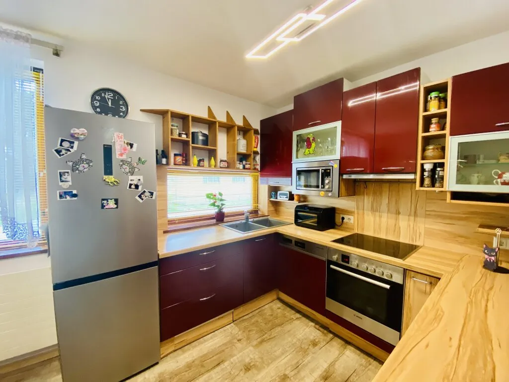 Lebensqualität pur: Gartenwohnung im EG mit 4 Zimmern, Terrasse & Garage - Ansicht 2
