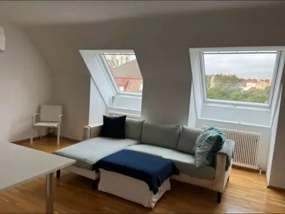 Helle möblierte DG-Wohnung mit Parkplatz – Bild 2
