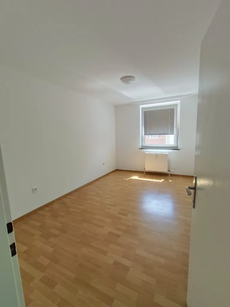 vermiete sonnige 2-Zimmer Wohnung Wifi Nähe – pohled 2