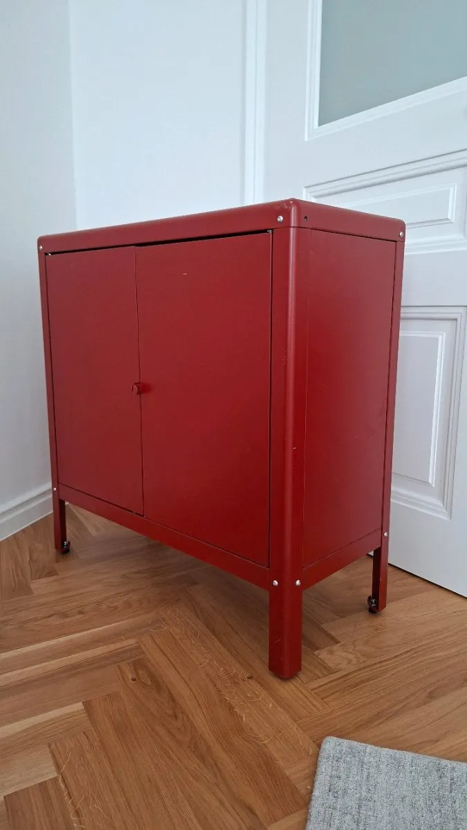 KOLBJÖRN Schrank Ikea / Rot / 80x81 cm, € 25,- (1080 Wien)