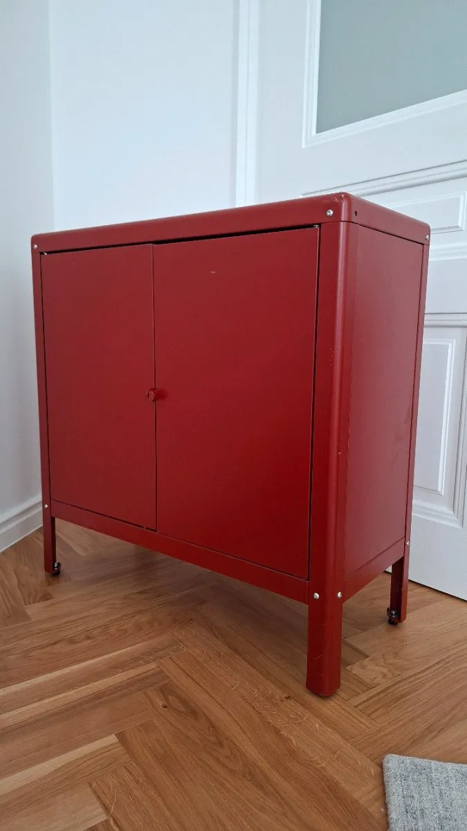 KOLBJÖRN Schrank Ikea / Rot / 80x81 cm, € 25,- (1080 Wien)