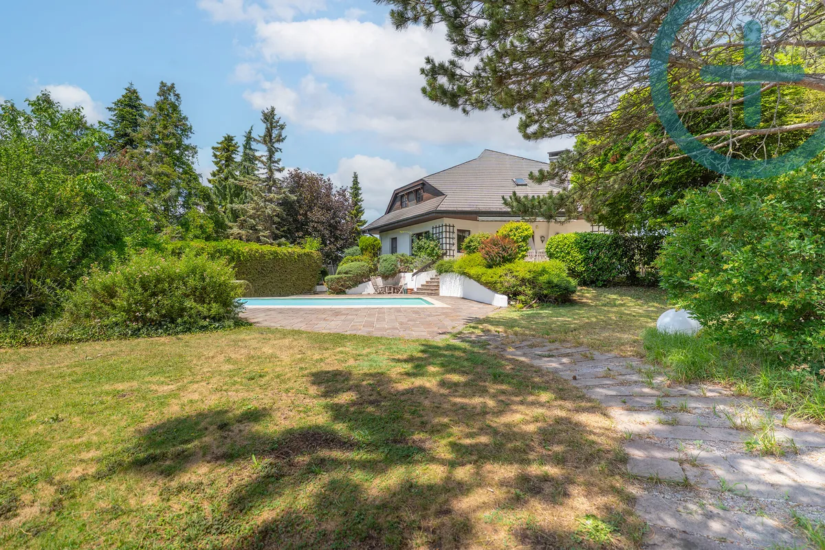 Charmante Landhausvilla mit Pool & Privatsteg - Ansicht 2