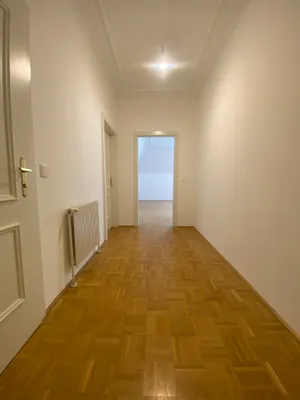 Erstbezug nach ­Renovierung in Villa mit viel Grün nahe Bahnhof, photo 3