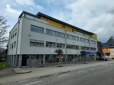 11-Zimmer-Gewerbeimmobilie mieten in Gmunden – 318 m², € 4.458 – Bild 2 von 4