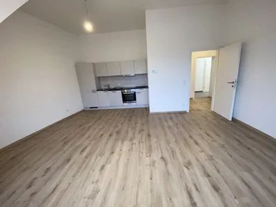 Moderne 2-Zimmer Dachgeschoßwohnung mit Einbauküche und Fußbodenheizung in 1150 Wien! – Bild 2