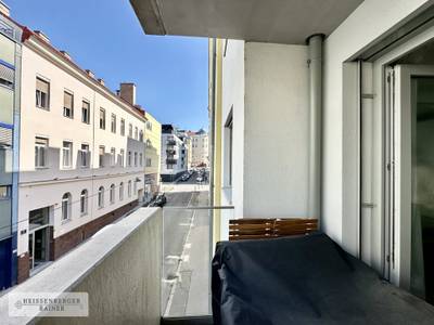 MODERNE BALKONWOHNUNG /// HELL UND RUHIG, NÄHE AKH