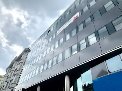 Gewerbeimmobilie mieten in Wien – 1 140 m², € 15