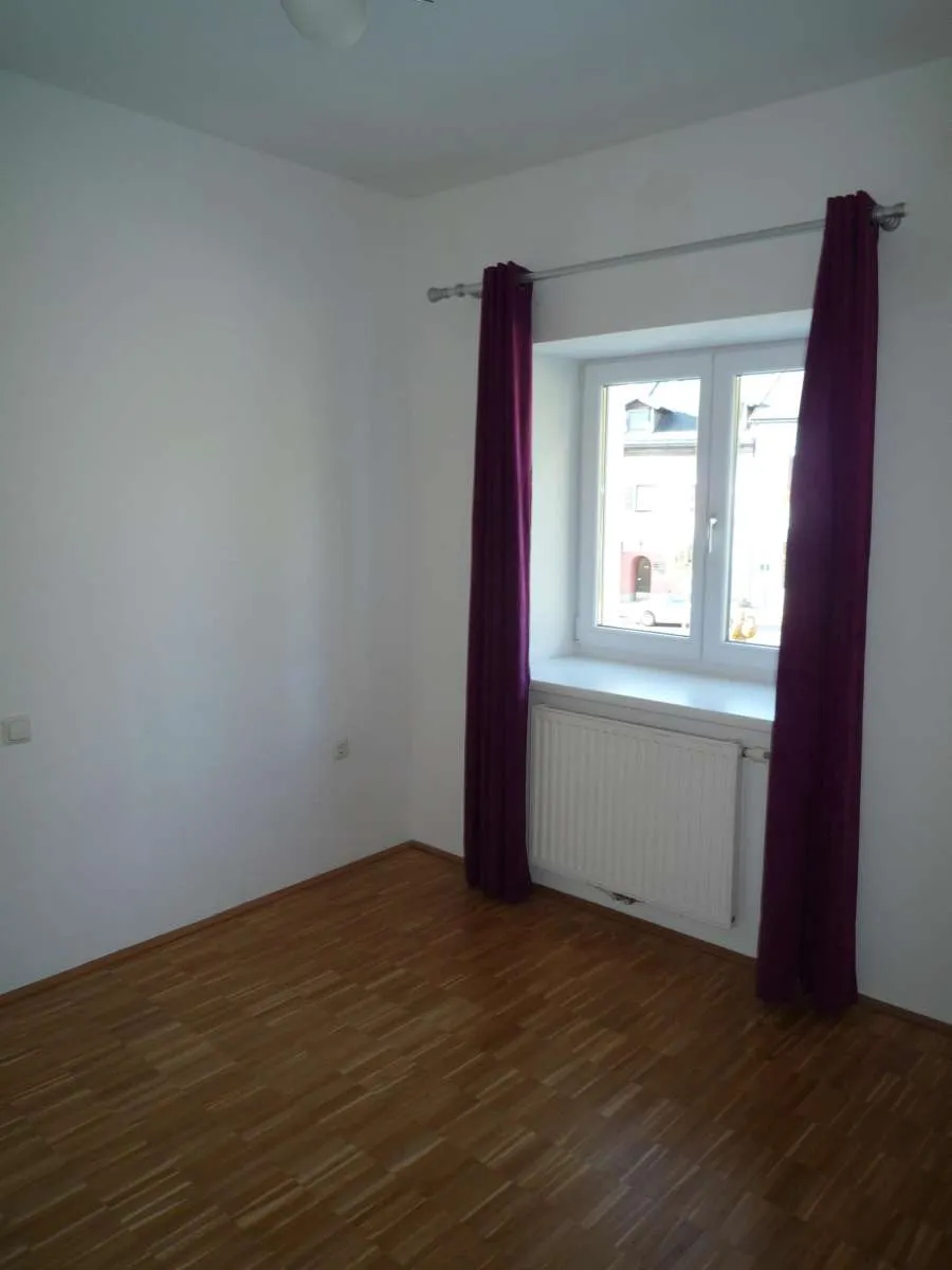 GEPFLEGTE SINGLEWOHNUNG AM MARKTPLATZ IN HELLMONSÖDT - Ansicht 2