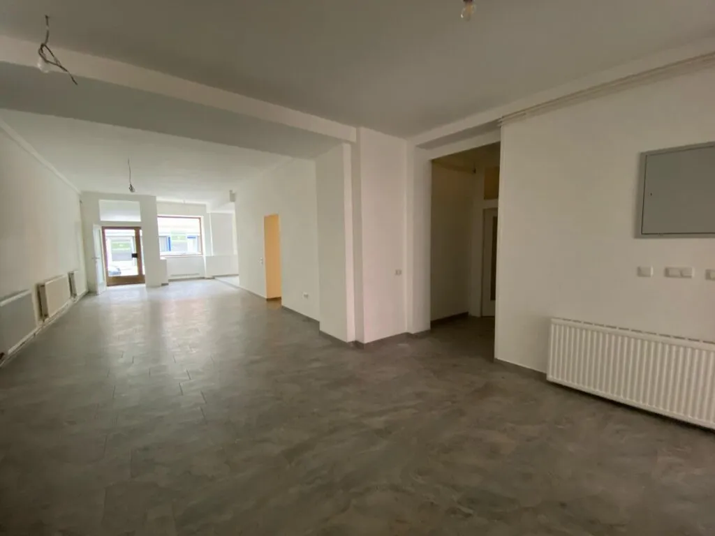 Ihr neues Geschäftsdomizil: 141 m² mit ebenerdiger Zugänglichkeit, 4 Räumen, 2 WC und einer geräumigen Terrasse in bester Lage - Vereinbaren Sie noch heute eine Besichtigung! - Ansicht 3