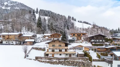 Haus kaufen in Kitzbühel – 724 m², € 2.300.000 – Bild 2 von 4