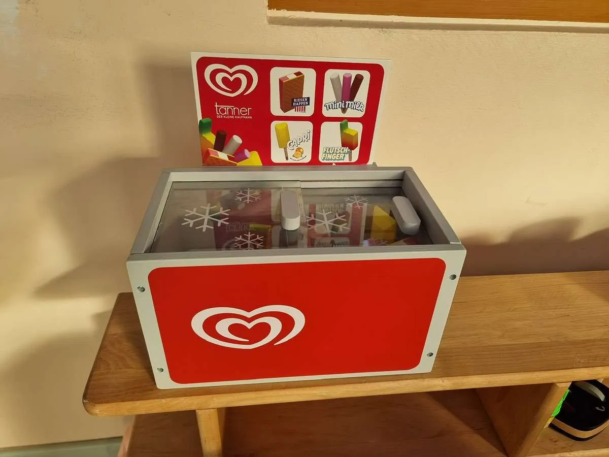 Eistruhe Tanner Holz Kaufmannsladen Küche, € 24,- (2392 Grub)