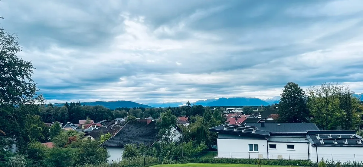 Traumhaftes Baugrundstück in Bürmoos - Villengegend mit Fernsicht zu Verkaufen - Ansicht 2