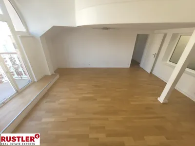 Dachgeschoss- 4 Zimmerwohnung mit Terrasse/ Wintergarten – Bild 3