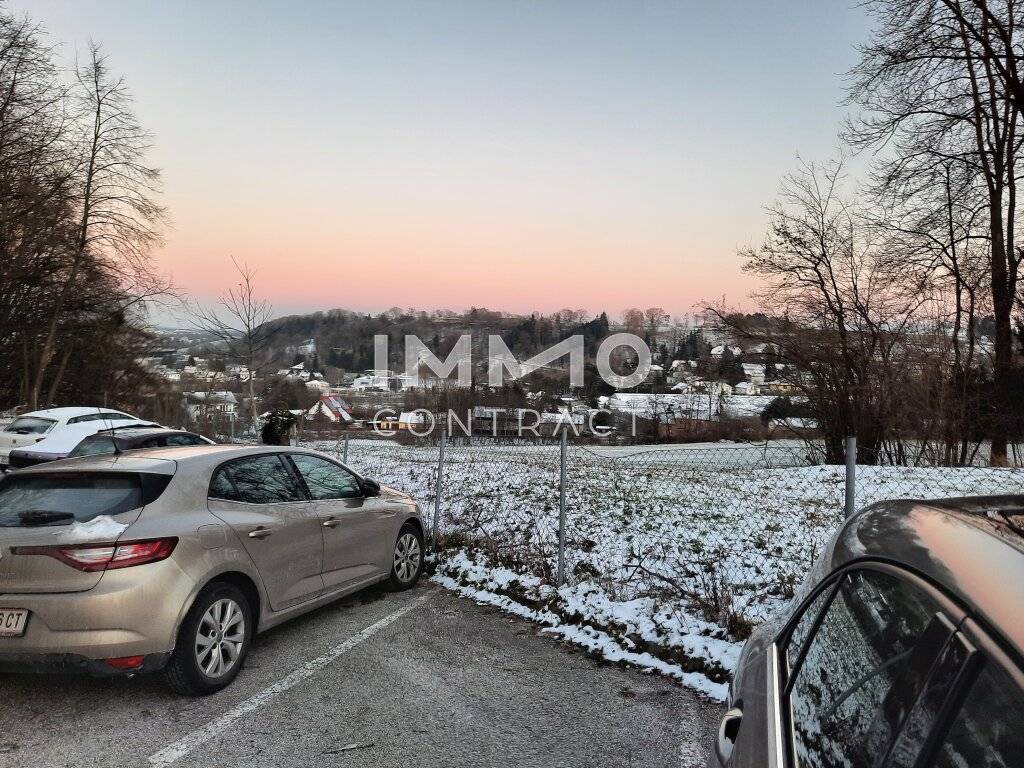 KFZ -Abstellplatz Schloss Traunegg P028 - Ansicht 2