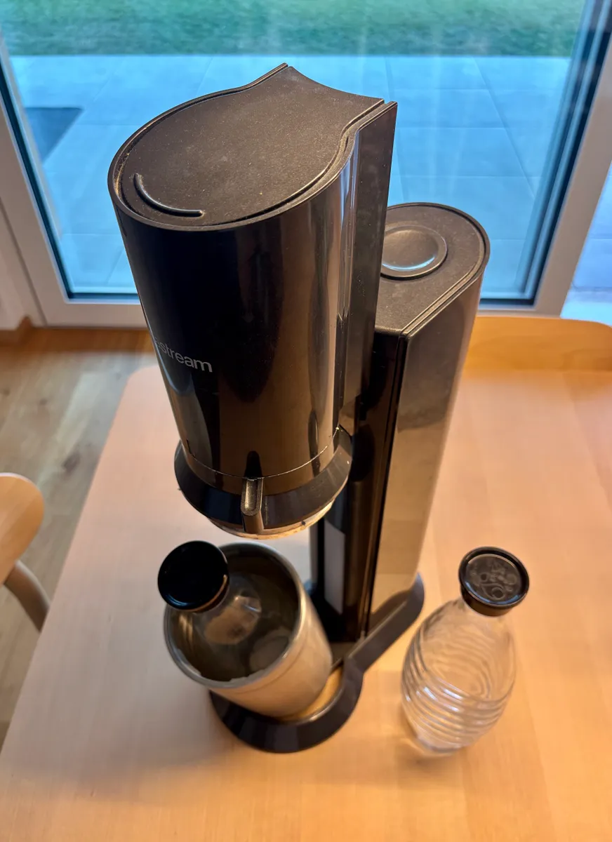 SodaStream Crystal (mit 2 Glas-Flaschen, gebraucht), € 30,- (4020 Linz)
