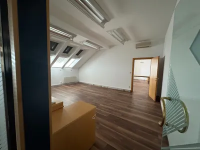 15-Zimmer-Gewerbeimmobilie mieten in Graz – 452 m², € 11 – Bild 13 von 26