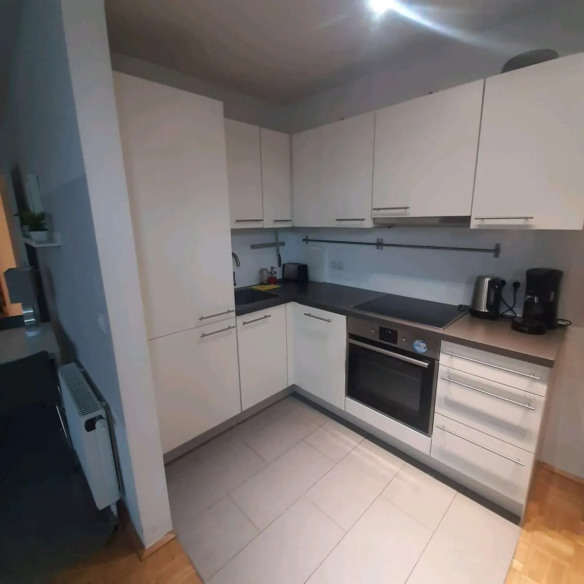 100 € / Tag. Helle, komplett möblierte Wohnung tage- oder wochenweise zu vermieten - Ansicht 3