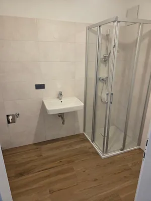Gerasdorfer Straße - ERSTBEZUG - 2 Zimmer Neubau Wohnung mit kleinem Balkon – Bild 3