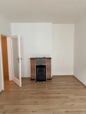 renovierte 2-Zimmer-Wohnung mit Lift – Bild 3