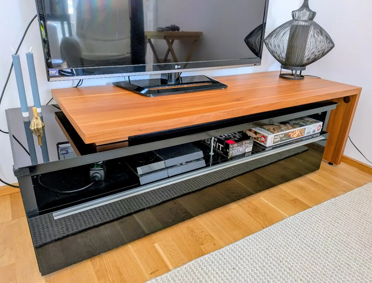 HÜLSTA Lowboard 143,5cm x 47cm x 54,5cm, € 125,- (1020 Wien)