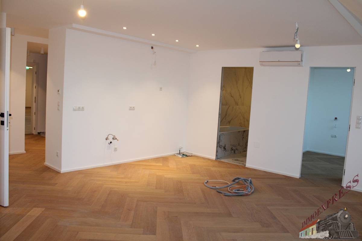 Exklusive Dachgeschosswohnung im 9. Bezirk mit Balkon und Terrasse - Ansicht 2