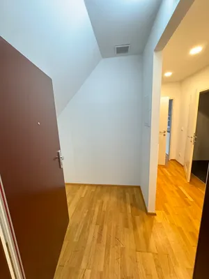 Provisionsfreie 2-Zimmer-DG-Wohnung | Balkon | Lift | Hohe Räume | U1-Nähe – Bild 2