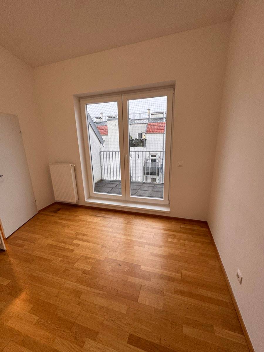 Provisionsfreie 2-Zimmer-DG-Wohnung | Balkon | Lift | Hohe Räume | U1-Nähe, Wien