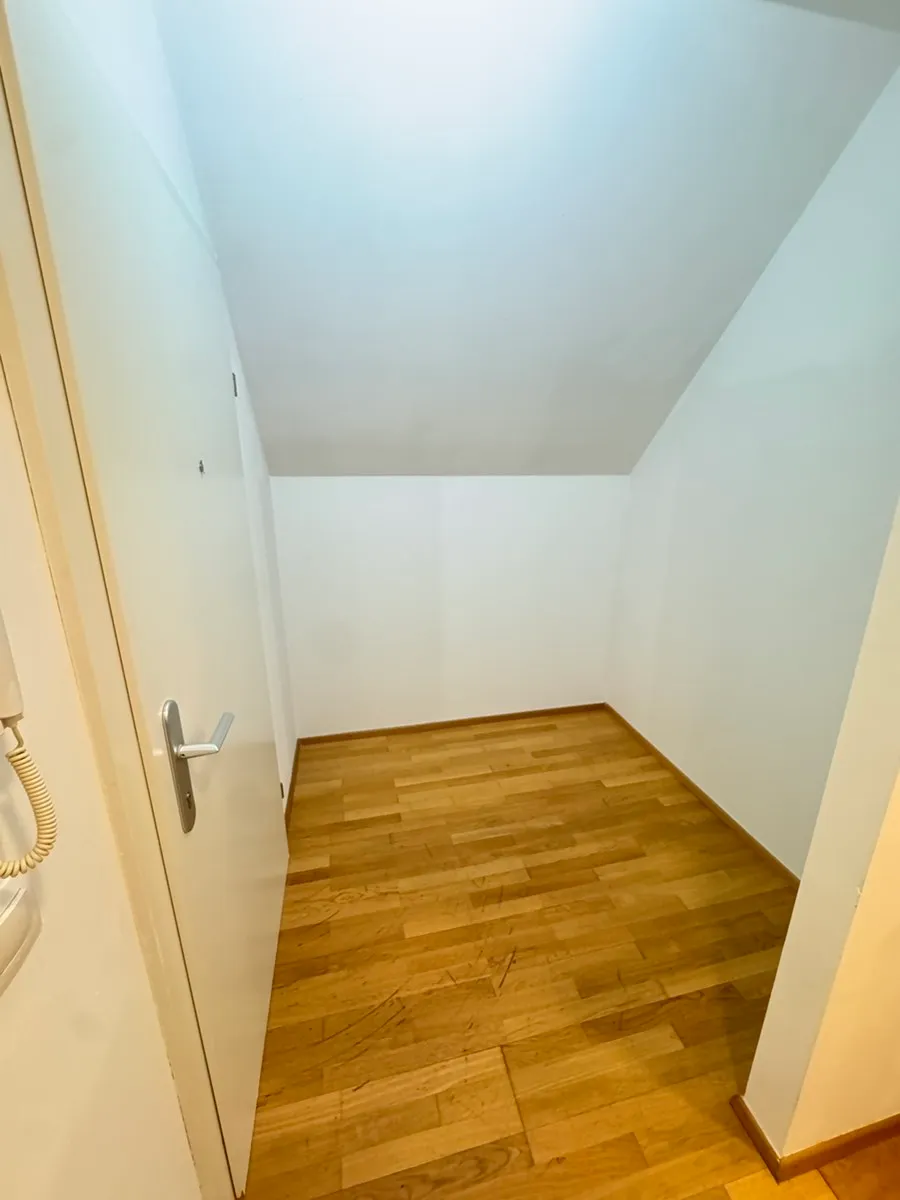Provisionsfreie 2-Zimmer-DG-Wohnung | Balkon | Lift | Hohe Räume | U1-Nähe - Widok 3