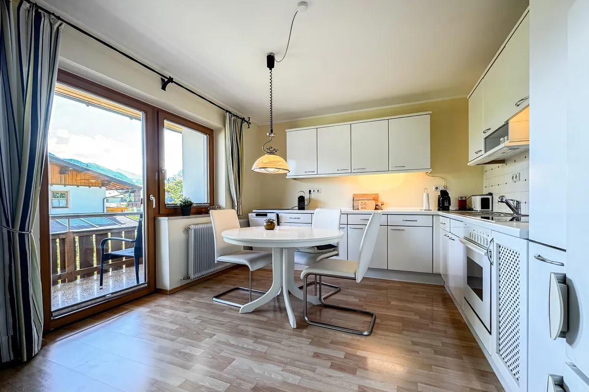 Charmante Dachgeschosswohnung mit Bergblick (02537) - Ansicht 2