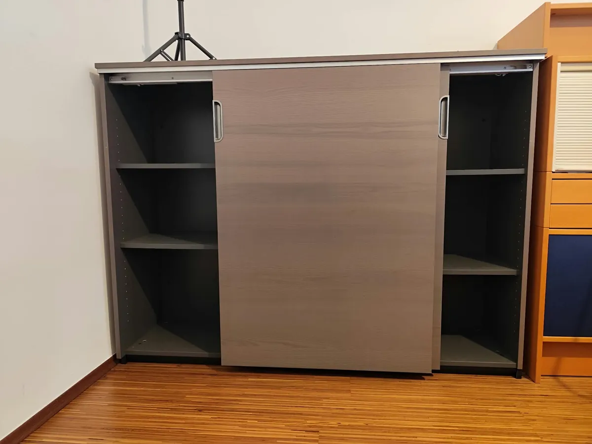 IKEA GALANT Hochwertiger Büroschrank / Sideboard mit Schiebetüren & Zahlenschloss, € 120,- (1110 Wien)
