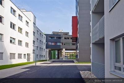 Vier-Zimmer-Wohnung mit Loggia und Balkon