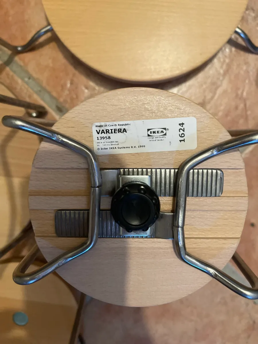 7x IKEA RATIONELL VARIERA Tellerhalter Tellerständer Holz Metall, € 35,- (2372 Gießhübl)