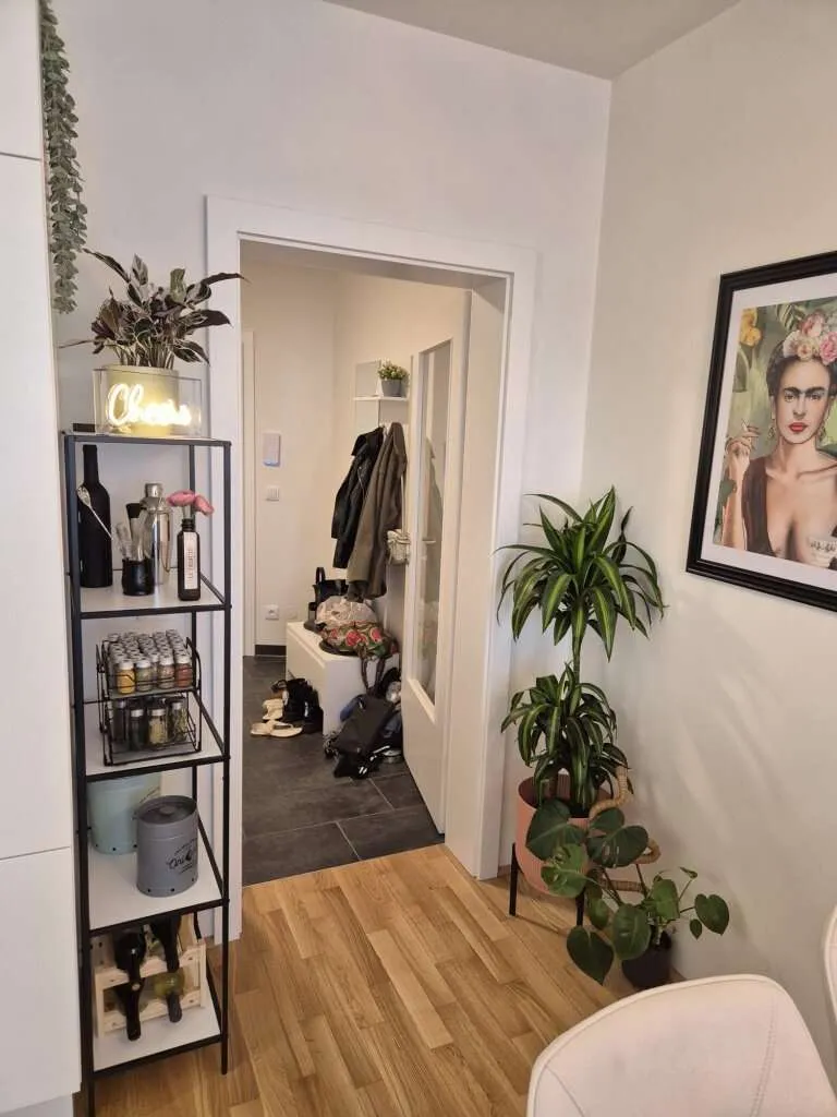 Wunderschöne 2-Zimmer-Wohnung mit idealer Raumaufteilung in zentraler Innenstadtlage mit großem Balkon - Provisionsfrei ! – pohled 2