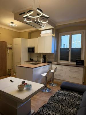 4-Zimmer-Wohnung im 17. Bezirk MAXIMAL 3 PERSONEN - NUR FÜR BERUFSTÄTIGE ODER STUDENTEN 599 MIETE