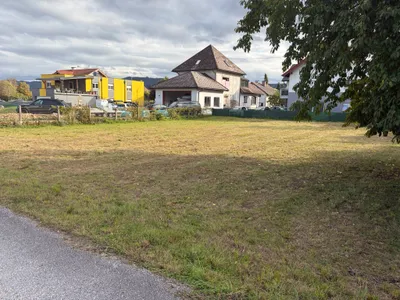 Grundstück kaufen in Vöcklabruck – 884 m², € 288.000 – Bild 3 von 3