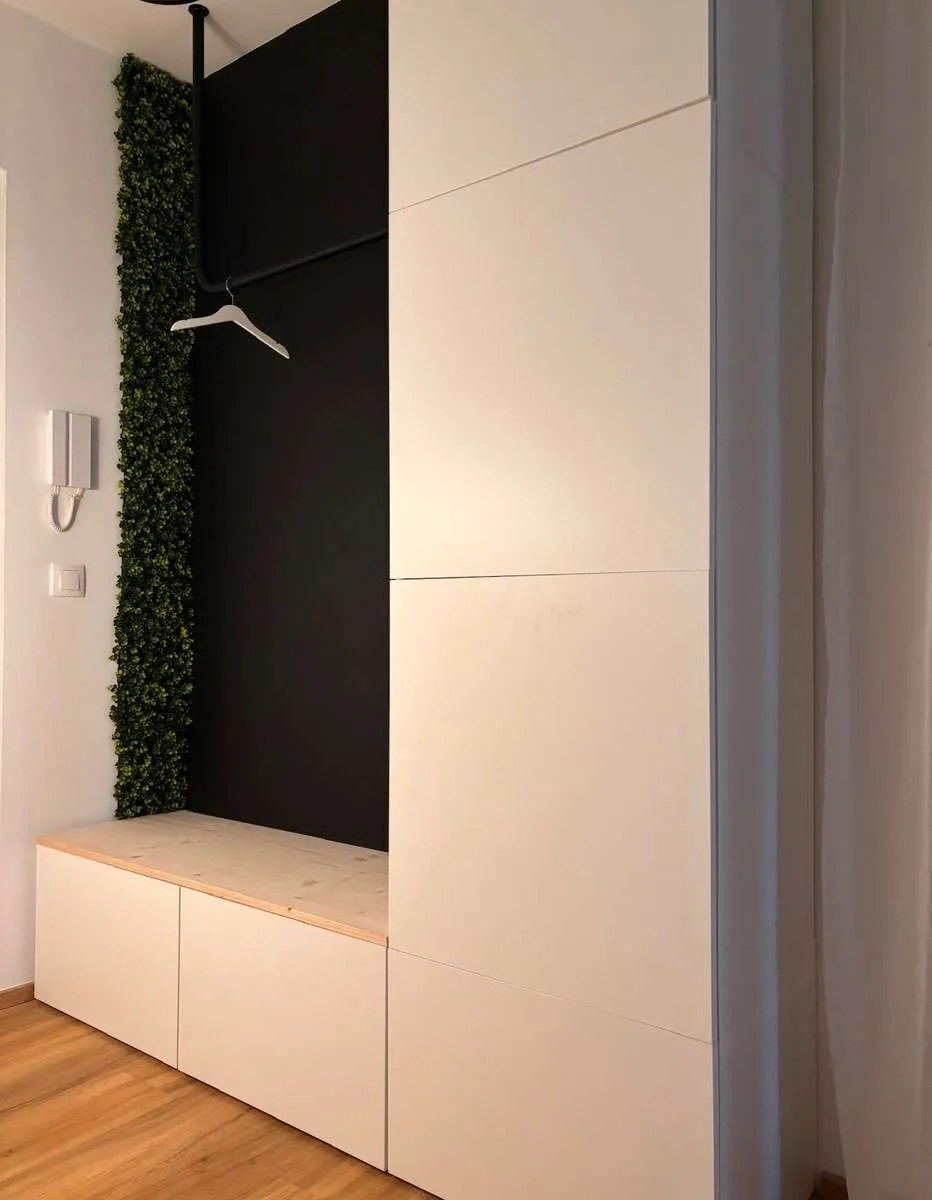 Moderne IKEA Garderobe / Vorraum Möbel mit Sitzbank & Kleiderstange, € 350,- (4030 Linz)