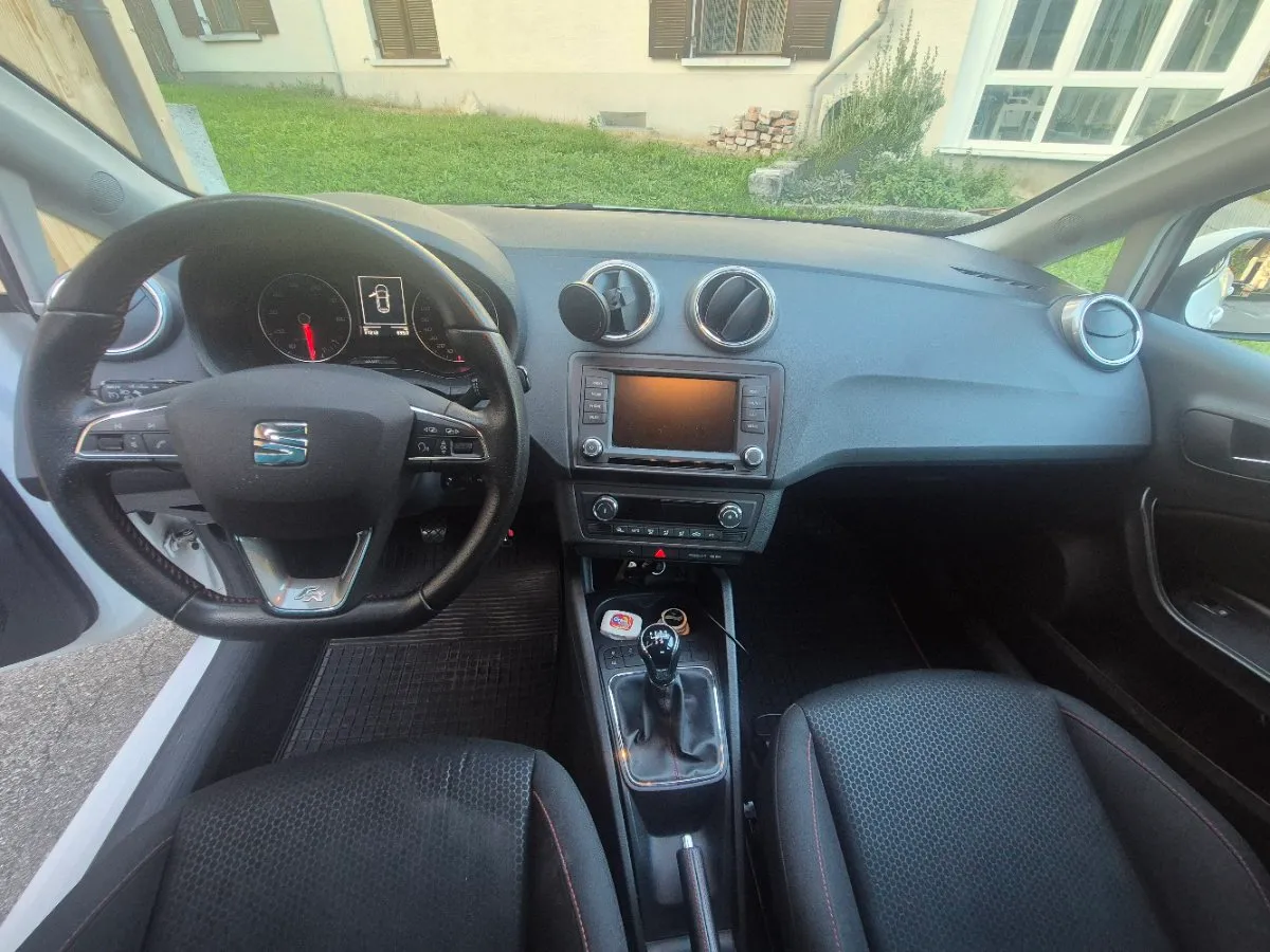 Seat Ibiza 2015 photo 3