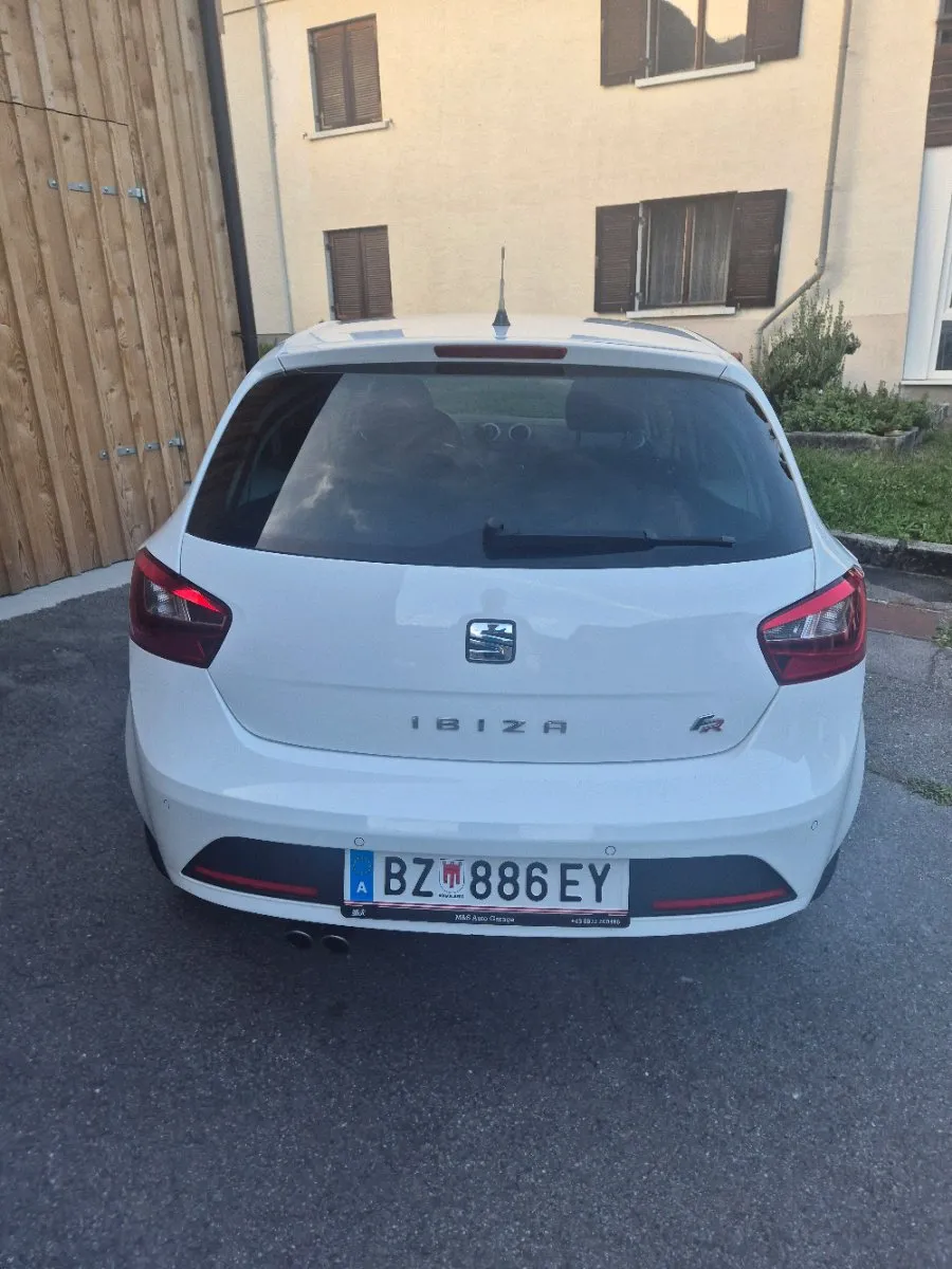 Seat Ibiza 2015 photo 2
