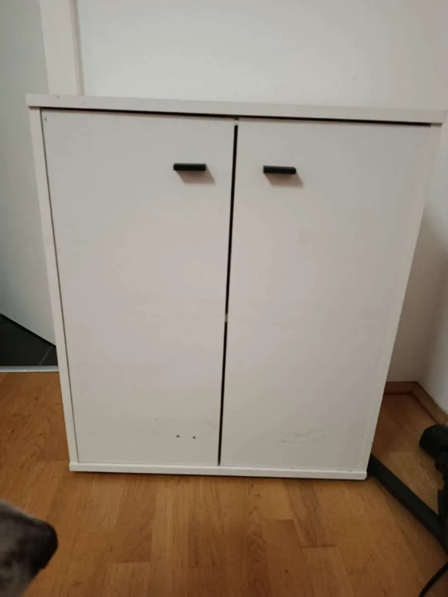 Ikea Schrank 69 cm hoch 60 cm breit 25 cm tief, € 0,- (1040 Wien)