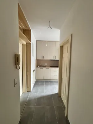 Erstbezug nach Sanierung: Zentrale 53 m²-Wohnung mit neuem Bad, neuer Küche & Balkon zu vermieten!, photo 3