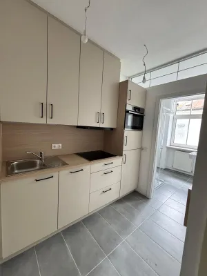 Erstbezug nach Sanierung: Zentrale 53 m²-Wohnung mit neuem Bad, neuer Küche & Balkon zu vermieten!, photo 1